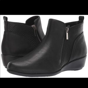 Aerosoles All The Way Black Ankle Boot. Size 8